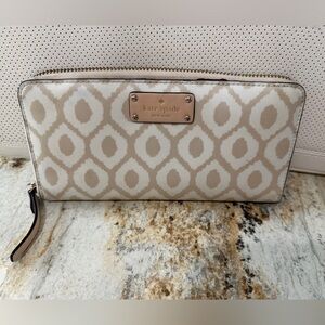 Kate Spade Ivory and Taupe Geometric Wallet